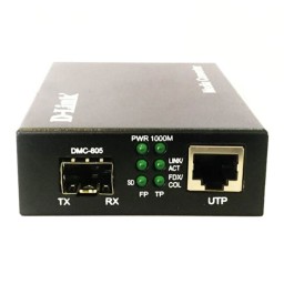 مبدل فیبر نوری به اترنت دی لینک DMC-805